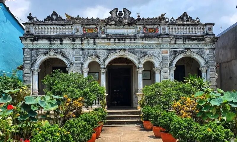 Begin your Dong Thap Tours with a scenic adventure